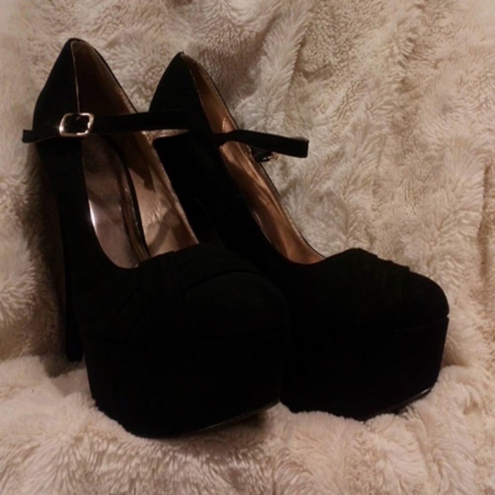 High heels - Picture 2 of 5